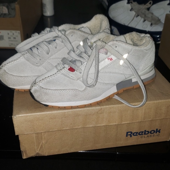 Reebok - Picture 3 of 4